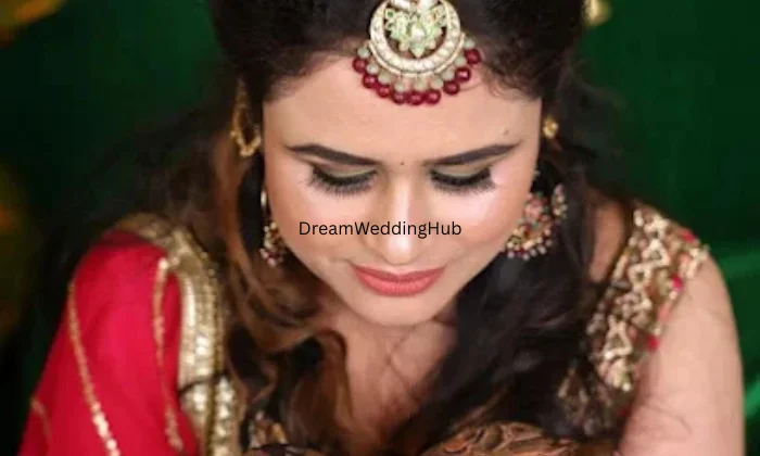 The scissors unisex beauty salon